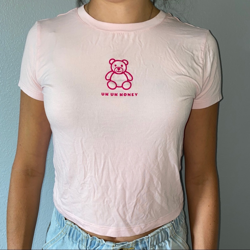 Soft, cute, slightly cropped t shirt